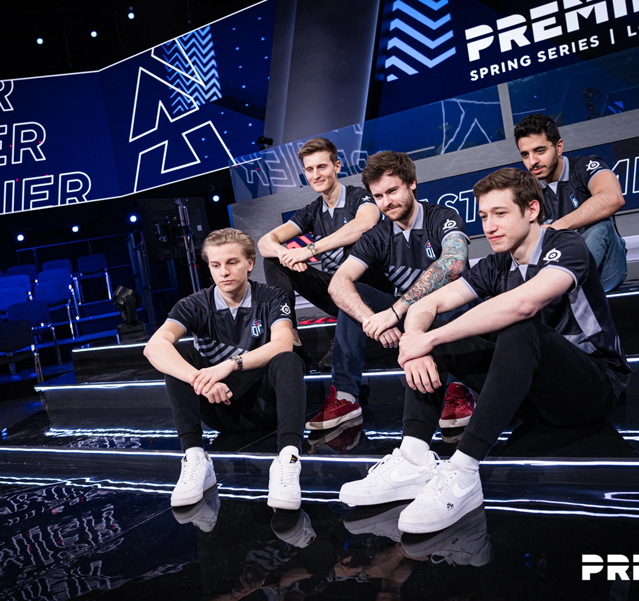 Het esports-team zit op het podium van de BLAST Premier voorafgaand aan de wedstrijd