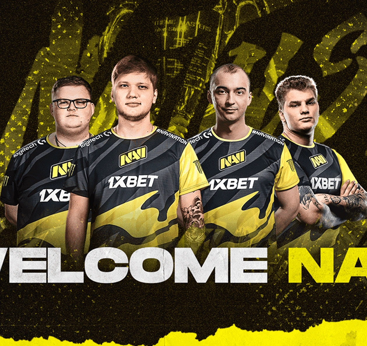 De spelers van het team Natus Vincere in hun tenue op een promotiebanner